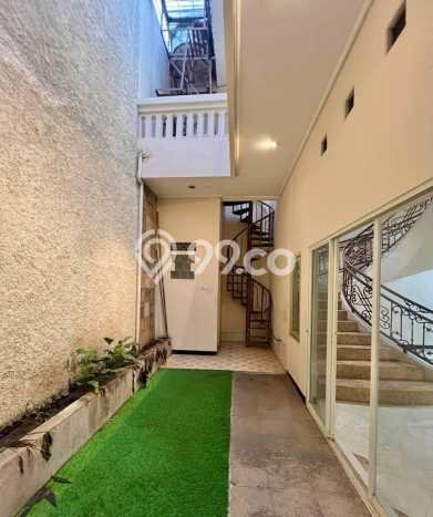 Hunian Elit LB 400m2 Siap Pakai Desain Elegan di Sutorejo, Surabaya Hunian Elit LB 400m2 Siap Pakai Desain Elegan di Sutorejo, Surabaya