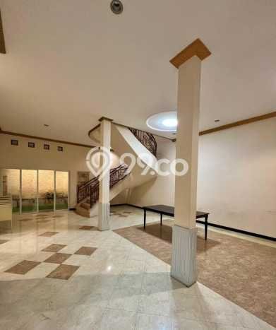 Hunian Elit LB 400m2 Siap Pakai Desain Elegan di Sutorejo, Surabaya Hunian Elit LB 400m2 Siap Pakai Desain Elegan di Sutorejo, Surabaya