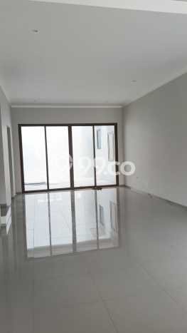 Rumah Elit Modern Tanpa Renovasi di Raffles Hills Jakarta Timur Rumah Elit Modern Tanpa Renovasi di Raffles Hills Jakarta Timur