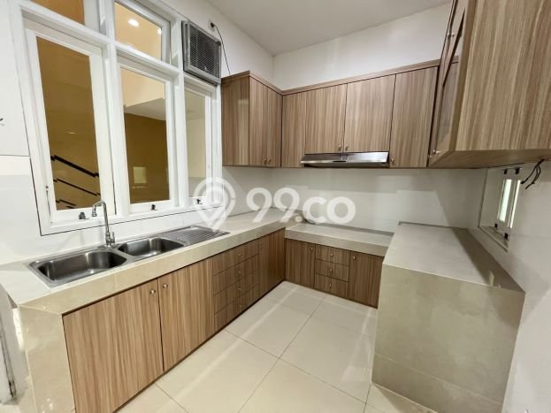 Disewakan Segera Rumah Kondisi Bagus di Area Lippo Cikarang, Cikarang Disewakan Segera Rumah Kondisi Bagus di Area Lippo Cikarang, Cikarang
