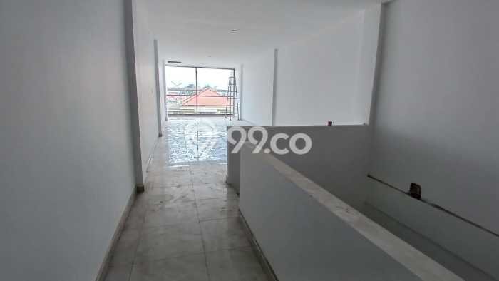 Ruko For Rent di , Luas 400m2m², Area Bisnis, Siap Operasi Ruko For Rent di , Luas 400m2m², Area Bisnis, Siap Operasi