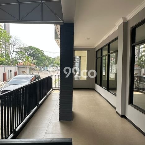 Unit Kantor Disewakan di Sukomanunggal di Area Ramai & Strategis Unit Kantor Disewakan di Sukomanunggal di Area Ramai & Strategis