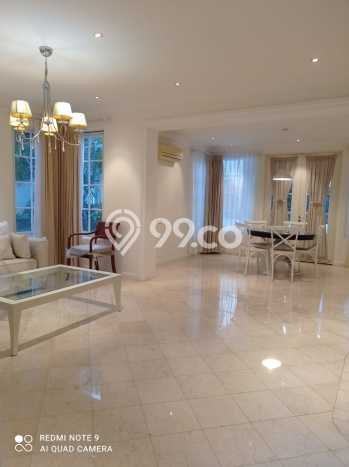 Rumah Bagus Disewakan di Lippo Karawaci, Tangerang LT 650m2, LB 800m2 Rumah Bagus Disewakan di Lippo Karawaci, Tangerang LT 650m2, LB 800m2