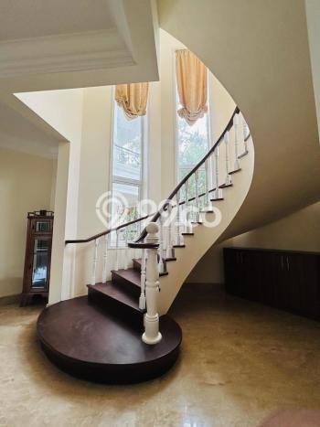 Sewa Rumah Nyaman di Lippo Karawaci LT 500m2 / LB 1000m2 Kondisi Bagus Sewa Rumah Nyaman di Lippo Karawaci LT 500m2 / LB 1000m2 Kondisi Bagus