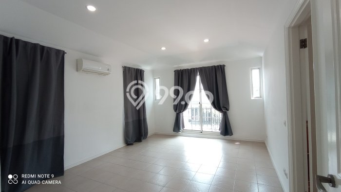 Disewakan! Rumah 4 Kamar Tidur &
3 Kamar Mandi di Lippo Karawaci, Tangerang Disewakan! Rumah 4 Kamar Tidur &
3 Kamar Mandi di Lippo Karawaci, Tangerang