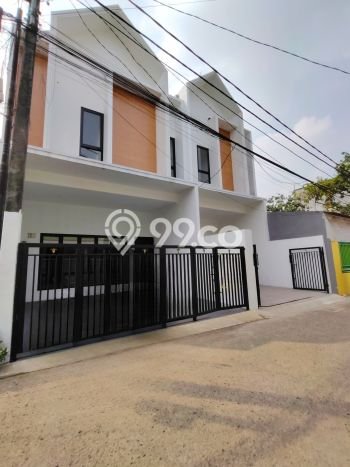 Rumah Luas Asri 4 KT Siap Pakai di Lubang Buaya Jakarta Timur Rumah Luas Asri 4 KT Siap Pakai di Lubang Buaya Jakarta Timur