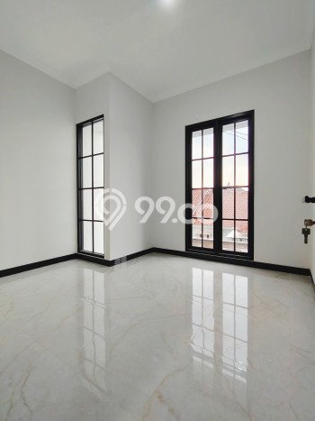Rumah Modern Minimalis 4 Kamar Siap Huni di Ciracas Rumah Modern Minimalis 4 Kamar Siap Huni di Ciracas