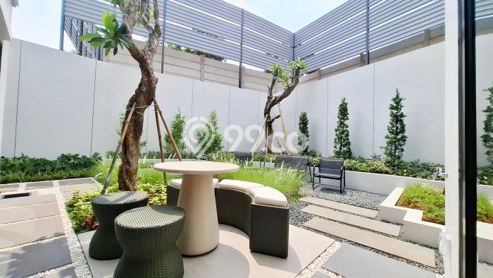 Rumah Mewah LB 157m2 Siap Huni Desain Elegan di Grand Wisata, Bekasi Rumah Mewah LB 157m2 Siap Huni Desain Elegan di Grand Wisata, Bekasi