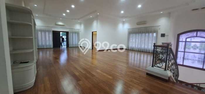 BEST DEAL Rumah Mewah 8 BR Disewakan di Jakarta Pusat Siap Pakai BEST DEAL Rumah Mewah 8 BR Disewakan di Jakarta Pusat Siap Pakai