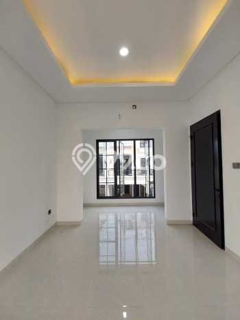 Rumah Siap Pakai di Mampang, Jakarta Selatan, LT 87m² LB 210m² Rumah Siap Pakai di Mampang, Jakarta Selatan, LT 87m² LB 210m²