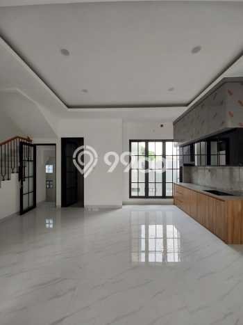 Rumah Siap Pakai di Mampang, Jakarta Selatan, LT 87m² LB 210m² Rumah Siap Pakai di Mampang, Jakarta Selatan, LT 87m² LB 210m²