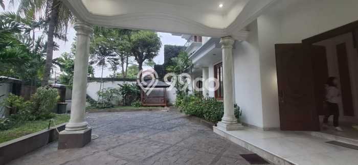 BEST DEAL Rumah Mewah 8 BR Disewakan di Jakarta Pusat Siap Pakai BEST DEAL Rumah Mewah 8 BR Disewakan di Jakarta Pusat Siap Pakai