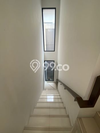 Rumah Elit LB 165m2 Siap Pakai Desain Elegan di Bintaro, Tangerang Selatan Rumah Elit LB 165m2 Siap Pakai Desain Elegan di Bintaro, Tangerang Selatan