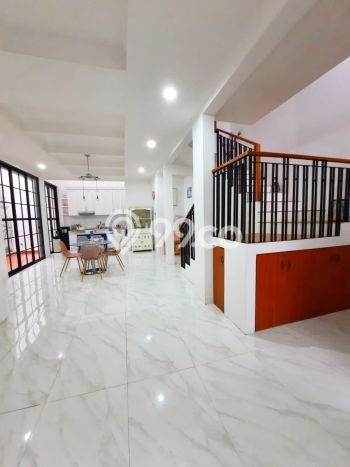 Dijual Rumah Eksklusif 4 KT di Graha Raya, Tangerang Selatan Dijual Rumah Eksklusif 4 KT di Graha Raya, Tangerang Selatan