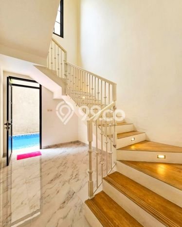Rumah Elit Modern Tanpa Renovasi di Pondok Indah Jakarta Selatan Rumah Elit Modern Tanpa Renovasi di Pondok Indah Jakarta Selatan