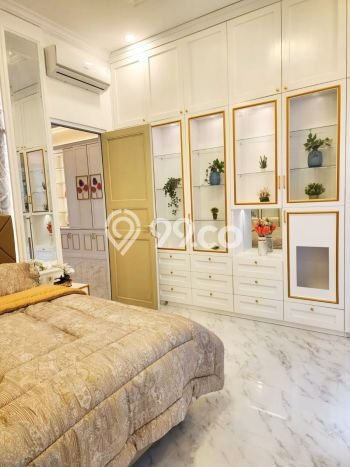 Rumah Elit Modern Tanpa Renovasi di Pondok Indah Jakarta Selatan Rumah Elit Modern Tanpa Renovasi di Pondok Indah Jakarta Selatan
