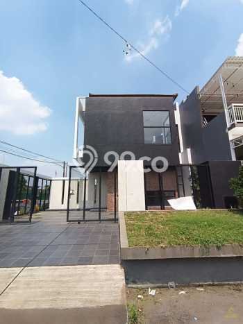 Rumah Elit Modern Tanpa Renovasi di Cipadu Tangerang Rumah Elit Modern Tanpa Renovasi di Cipadu Tangerang