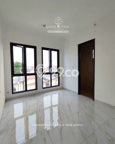 Jual Rumah Luas Megah Dengan View Eksklusif di Meruya, Jakarta Barat Jual Rumah Luas Megah Dengan View Eksklusif di Meruya, Jakarta Barat