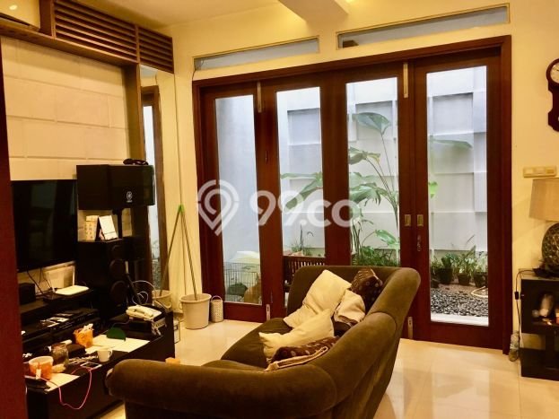 Hunian Mewah LB 320m2 Siap Pakai Desain Elegan di Bintaro, Tangerang Selatan Hunian Mewah LB 320m2 Siap Pakai Desain Elegan di Bintaro, Tangerang Selatan