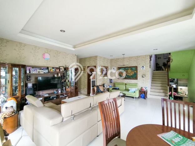 Dijual Rumah Luas Megah Dengan View Eksklusif di Bintaro, Tangerang Selatan Dijual Rumah Luas Megah Dengan View Eksklusif di Bintaro, Tangerang Selatan