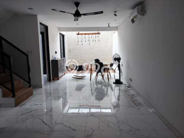 For Sale Rumah 3 Kamar Lokasi Ideal Bagus dan Strategis di Ciputat For Sale Rumah 3 Kamar Lokasi Ideal Bagus dan Strategis di Ciputat