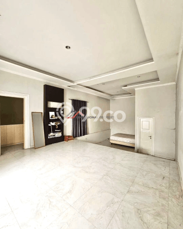 Siap Huni Hunian Elit 5 Kamar di Cilandak Dekat ke Mana Pun Siap Huni Hunian Elit 5 Kamar di Cilandak Dekat ke Mana Pun