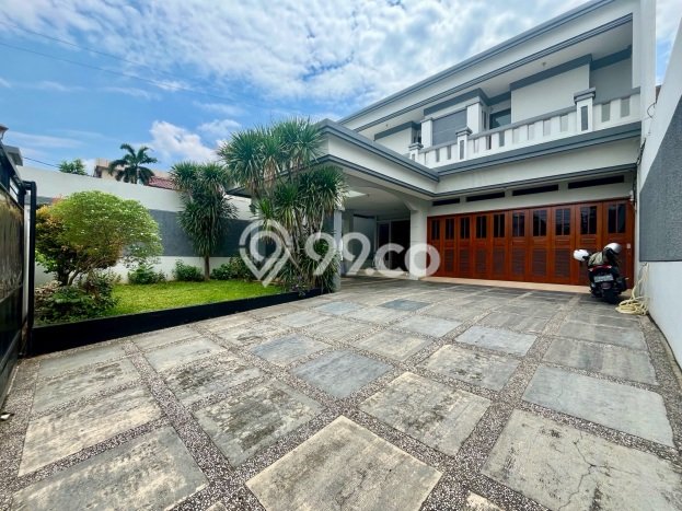 Rumah Mewah LB 320m2 Siap Huni Desain Elegan di Cipete, Jakarta Selatan Rumah Mewah LB 320m2 Siap Huni Desain Elegan di Cipete, Jakarta Selatan