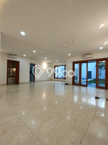 Hunian Modern Disewakan di Kemang Jakarta Selatan 5 KT & 5 KM Hunian Modern Disewakan di Kemang Jakarta Selatan 5 KT & 5 KM