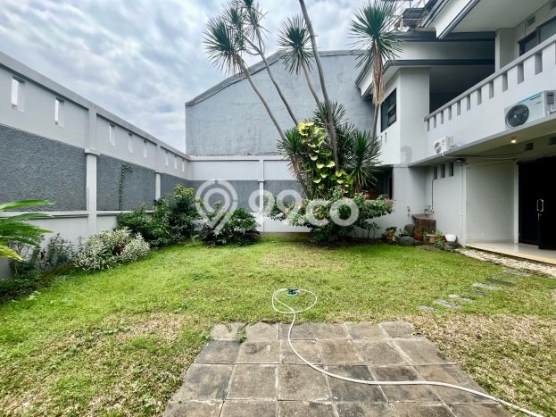 Rumah Mewah LB 320m2 Siap Huni Desain Elegan di Cipete, Jakarta Selatan Rumah Mewah LB 320m2 Siap Huni Desain Elegan di Cipete, Jakarta Selatan