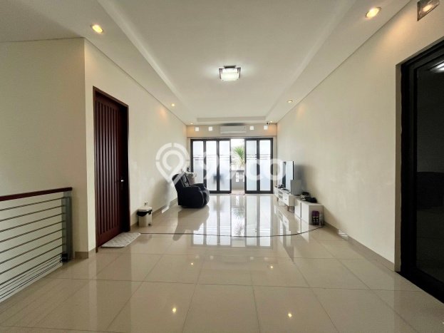 Rumah Mewah LB 320m2 Siap Huni Desain Elegan di Cipete, Jakarta Selatan Rumah Mewah LB 320m2 Siap Huni Desain Elegan di Cipete, Jakarta Selatan