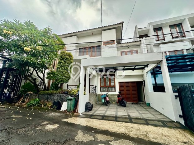 Disewakan! Rumah 4 Kamar Tidur &
3 Kamar Mandi di Cipete, Jakarta Selatan Disewakan! Rumah 4 Kamar Tidur &
3 Kamar Mandi di Cipete, Jakarta Selatan