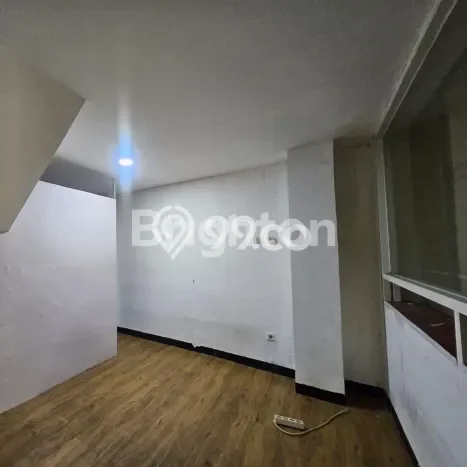 For Rent Ruko Kawasan pekunden, Luas 300m², Lokasi Komersial For Rent Ruko Kawasan pekunden, Luas 300m², Lokasi Komersial