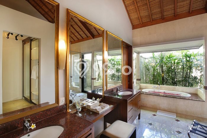 Vila Kawasan , Area 2200m2m², Akses Mudah Pusat Kota Vila Kawasan , Area 2200m2m², Akses Mudah Pusat Kota