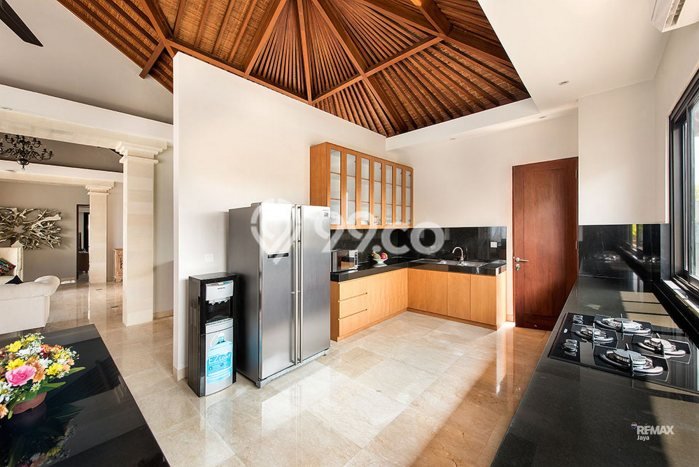 HARGA TERBAIK! Vila Kawasan , Area 696m2m², Lokasi Prima HARGA TERBAIK! Vila Kawasan , Area 696m2m², Lokasi Prima