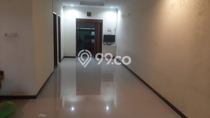 Rumah Modern LT 378m² Terawat di Kompleks Cluster Banjarsari, Solo Rumah Modern LT 378m² Terawat di Kompleks Cluster Banjarsari, Solo