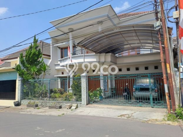 Hunian Mewah LB 300m2 Siap Pakai Desain Elegan di Malang Kota, Malang Hunian Mewah LB 300m2 Siap Pakai Desain Elegan di Malang Kota, Malang