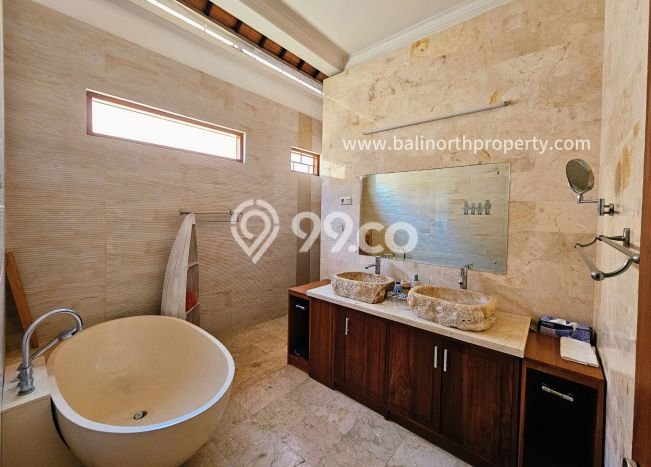 FOR SALE! Vila di , Area 1390m2m², Posisi Strategis FOR SALE! Vila di , Area 1390m2m², Posisi Strategis
