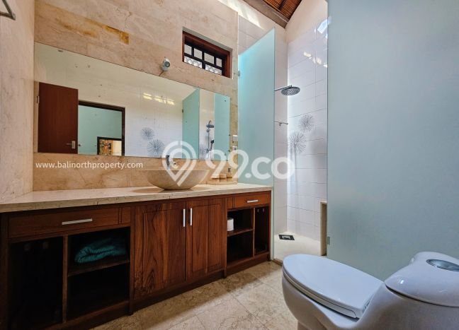 FOR SALE! Vila di , Area 1390m2m², Posisi Strategis FOR SALE! Vila di , Area 1390m2m², Posisi Strategis