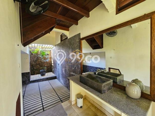 For Sale! Vila Kawasan , Dimensi 3300m2m², Posisi Premium For Sale! Vila Kawasan , Dimensi 3300m2m², Posisi Premium