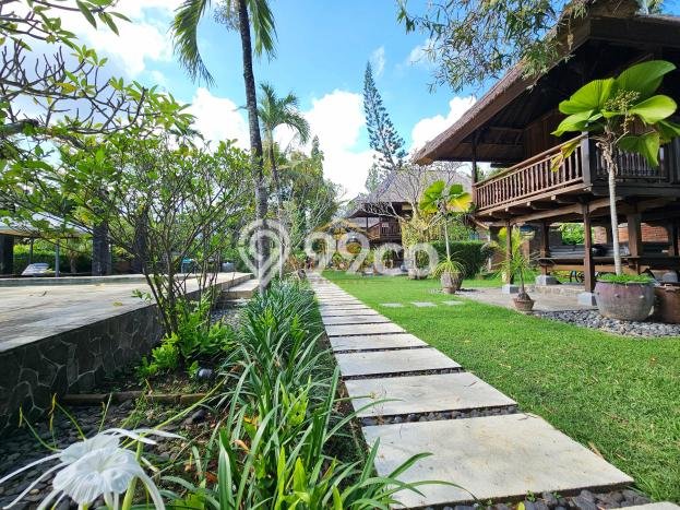 For Sale! Vila Kawasan , Dimensi 3300m2m², Posisi Premium For Sale! Vila Kawasan , Dimensi 3300m2m², Posisi Premium