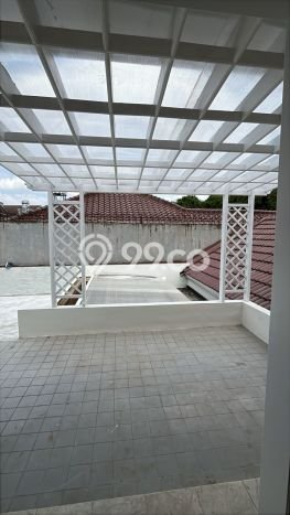 Disewakan! Rumah 5 Kamar Tidur &
4 Kamar Mandi di Lebak Bulus, Jakarta Selatan Disewakan! Rumah 5 Kamar Tidur &
4 Kamar Mandi di Lebak Bulus, Jakarta Selatan