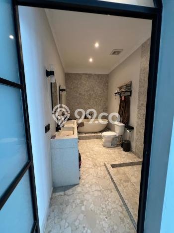 Disewakan Segera Apartemen High-Class di Seminyak, 3 Bedroom, 4 Bathroom Disewakan Segera Apartemen High-Class di Seminyak, 3 Bedroom, 4 Bathroom