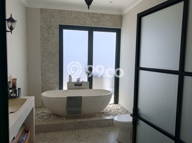 Disewakan Segera Apartemen High-Class di Seminyak, 3 Bedroom, 4 Bathroom Disewakan Segera Apartemen High-Class di Seminyak, 3 Bedroom, 4 Bathroom