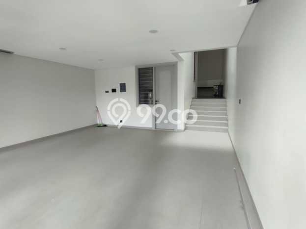 Rumah Luxury Modern Tanpa Renovasi di Pakuwon Indah Surabaya Rumah Luxury Modern Tanpa Renovasi di Pakuwon Indah Surabaya