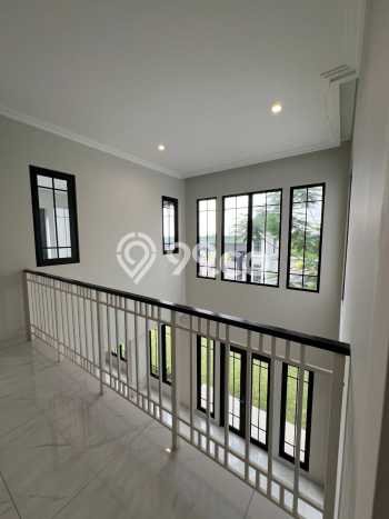 Jual Rumah Luas Megah Dengan View Eksklusif di Summarecon Crown Gading, Bekasi Jual Rumah Luas Megah Dengan View Eksklusif di Summarecon Crown Gading, Bekasi