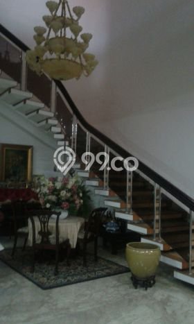 Ready to Use! Premium House LT 565m2 Desain Elegan di Senayan Ready to Use! Premium House LT 565m2 Desain Elegan di Senayan