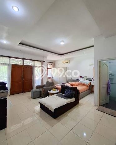 Ready to Use! Premium House LT 210m2 Desain Elegan di Cipete Ready to Use! Premium House LT 210m2 Desain Elegan di Cipete