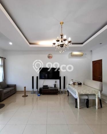 Ready to Use! Premium House LT 210m2 Desain Elegan di Cipete Ready to Use! Premium House LT 210m2 Desain Elegan di Cipete