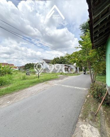 Lahan Dijual Lokasi Strategis di Yogyakarta dengan Luas 1048m2 Lahan Dijual Lokasi Strategis di Yogyakarta dengan Luas 1048m2