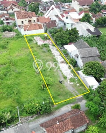 Lahan Dijual Lokasi Strategis di Yogyakarta dengan Luas 1048m2 Lahan Dijual Lokasi Strategis di Yogyakarta dengan Luas 1048m2